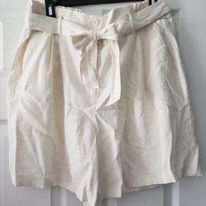 Simply Vera Ivory Dressy Shorts XL
